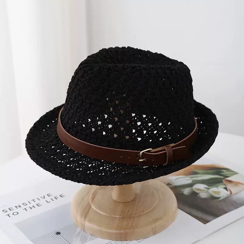 Чёрная шляпа-федора из рафии с ремешком